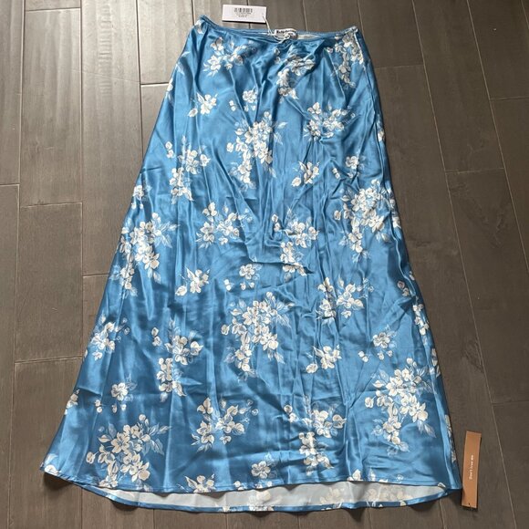 NWT Reformation Layla Silk Skirt Color Adore Blue Floral Flowers Size 8 - Picture 2 of 2